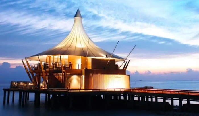 The Lighthouse Restaurant - Baros Maldives