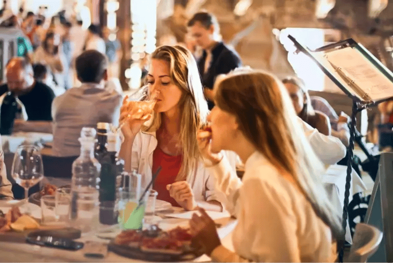 Is Your Restaurant Behavior Ruining Your Reputation - 5xuoipc